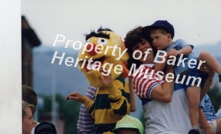 Johnson, Mark, family Jubilee parade 1989