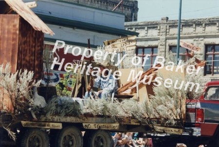 Parade float Lost Ladies Mine