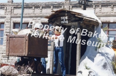 Gold mining float