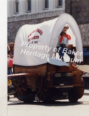 Covered wagon float