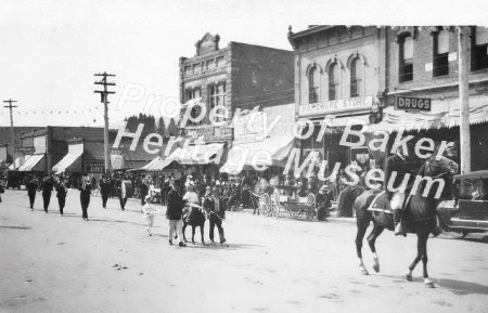 Parade with horses 1920