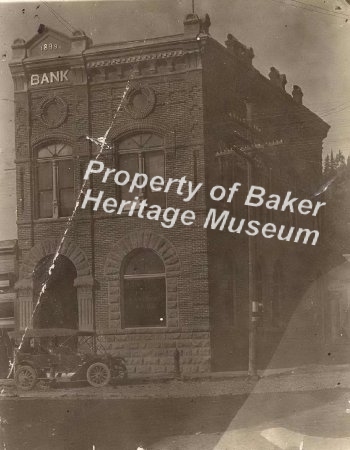 Sumpter Bank building