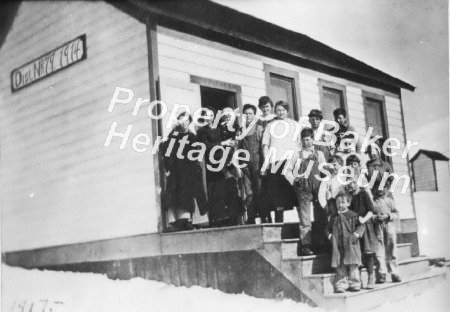 Students outside the Judd Cree