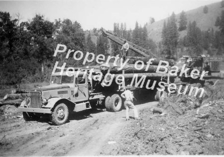 Logging truck, loading