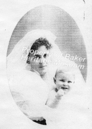 Bodinson, Mrs. and baby Grace, ca. 1918