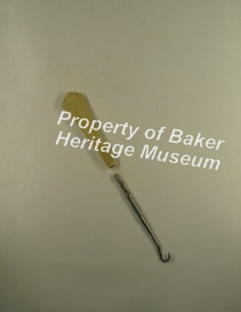 Buttonhook